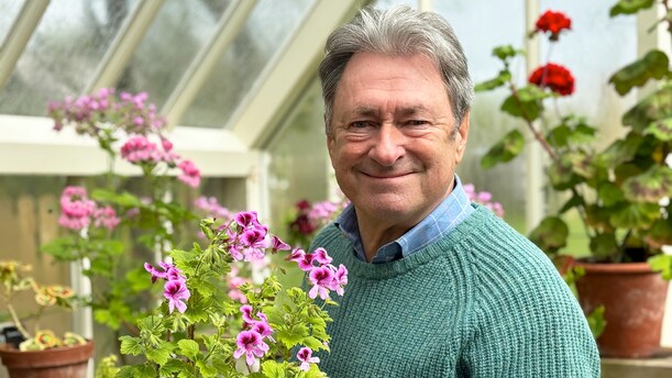 Alan Titchmarsh’s Gardening Club S01E07